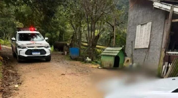 Adolescente mata padrasto a facadas na manhã desta segunda-feira em SC