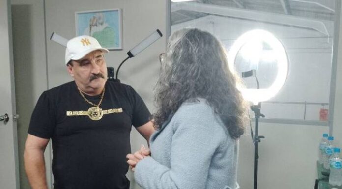 Em Barra Velha, “mulher só se elege com a calcinha no joelho”, diz cabo eleitoral do prefeito Daniel Cunha