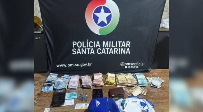 Dois homens são presos com R$ 24 mil para compra de votos em Barra Velha