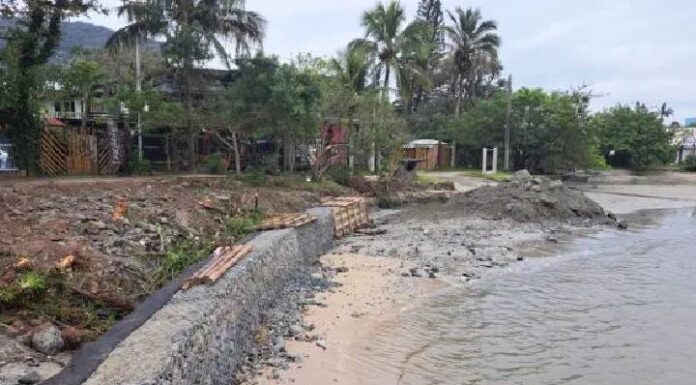 Justiça embarga obra na praia do Manguinho em Penha