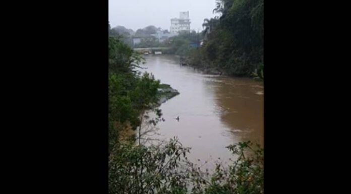Chuva intensa provoca alagamentos e leva famílias a abrigo de emergência em Barra Velha