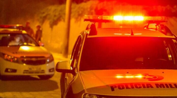Corpo enrolado em cobertor é encontrado em rio de Joinville