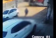 VIDEO Homem é morto a tiros no pátio de delegacia no RS