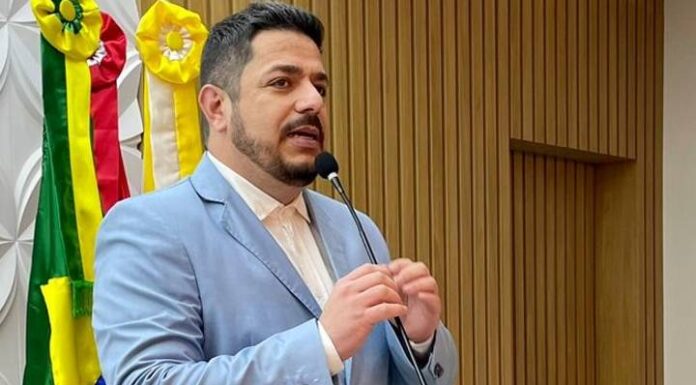 Equipe de transição do prefeito eleito de Penha recebe primeira remessa de documentos
