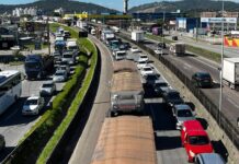 Arteris alerta para grande movimento nos horários de pico na BR-101 em SC durante feriado da Proclamação da República