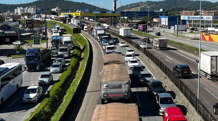 Arteris alerta para grande movimento nos horários de pico na BR-101 em SC durante feriado da Proclamação da República