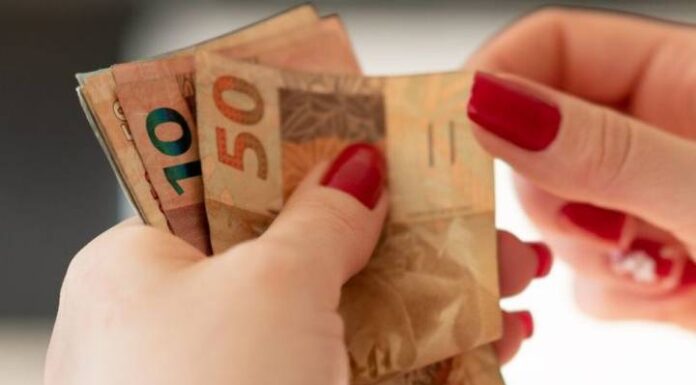 VAI TÁ NA CONTA Empresas têm até esta sexta-feira para pagar o décimo terceiro salário