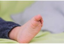 Mulher é presa por matar espancada filha de 2 meses que teve com o próprio pai