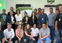 Representantes do Banco Mundial visitam maricultores em Penha