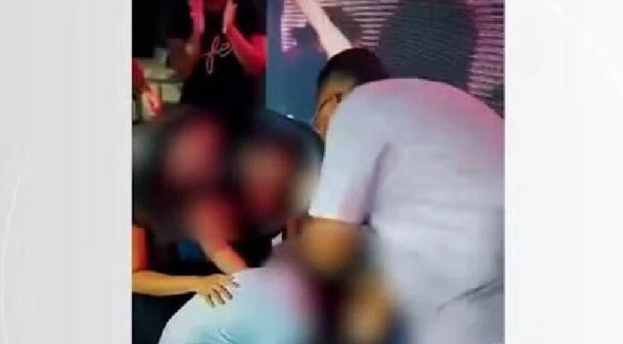 Pastor tenta “cura gay” em menina durante o culto e é denunciado