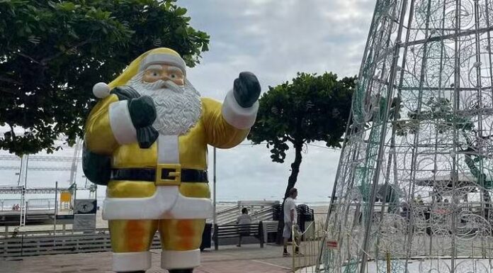 Papai Noel verde e dourado em Balneário Camboriú causa discussão