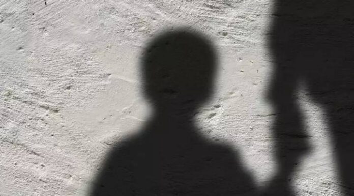 Vizinho é preso por estuprar criança de 9 anos que voltava da escola em SC
