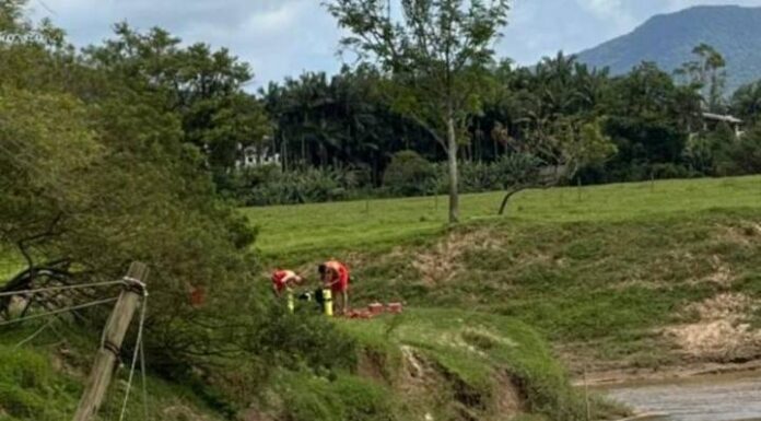 VIDEO Corpo de adolescente desaparecido é encontrado pelo próprio pai às margens do Rio Tijucas