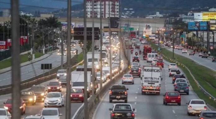 Com 400 mil veículos, fluxo na BR-101 em SC após Natal será 82% maior que o normal, estima PRF