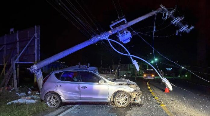 Motorista morre ao bater o carro contra um poste em Ilhota