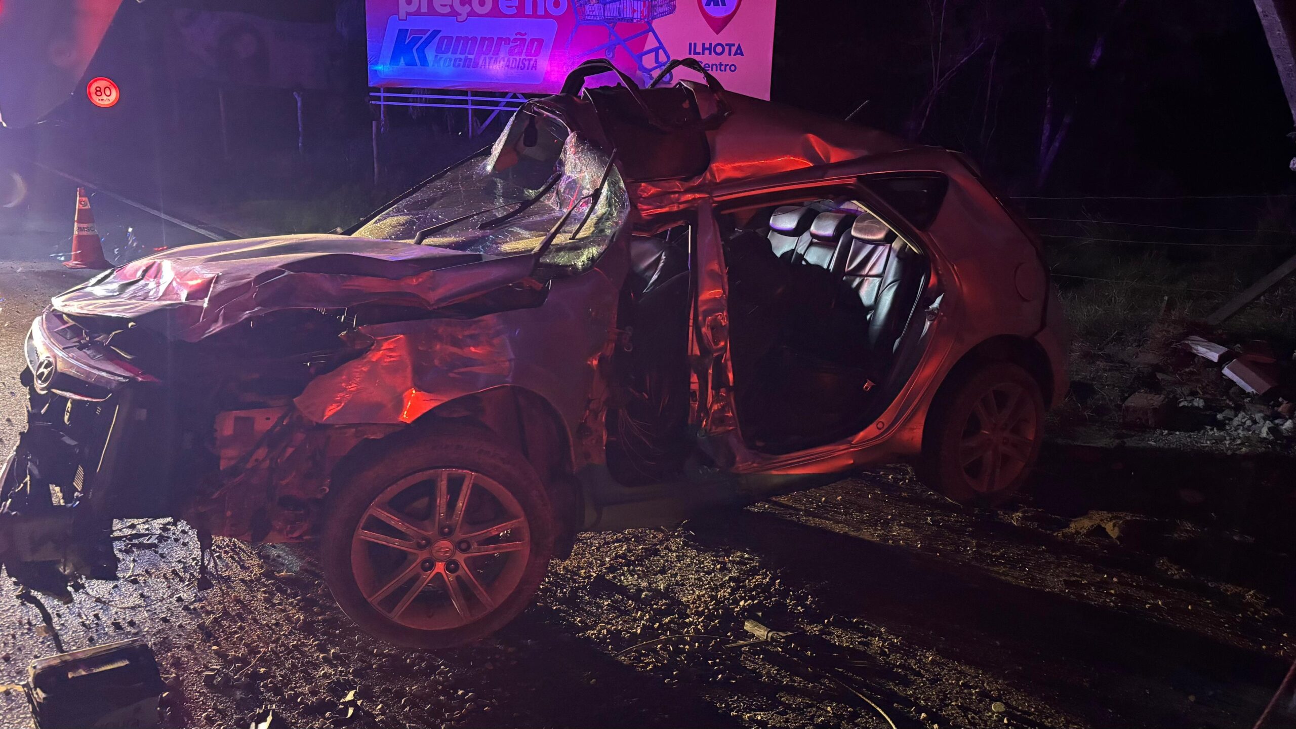 Motorista morre ao bater o carro contra um poste em Ilhota 1 WhatsApp Image 2024 12 28 at 07.43.41 scaled