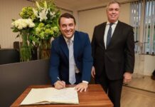 Juliano Mandelli assume o cargo da OAB de SC