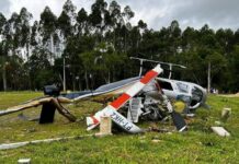 Helicóptero que caiu em Penha com 4 turistas e o piloto faria voo panorâmico da região