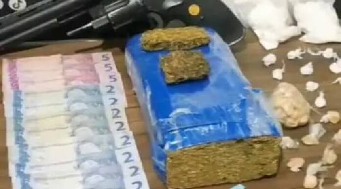 VIDEO Quatro pessoas são presas por tráfico de drogas no Mariscal, em Penha