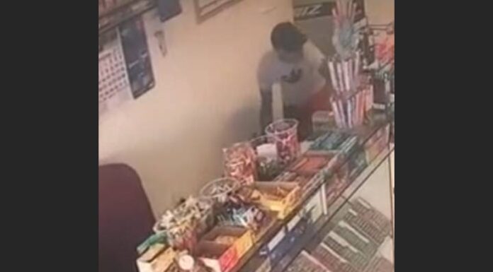 VIDEO Assaltantes invadem posto de gasolina em Barra Velha