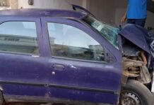 VIDEO Carro desgovernado atropela homem na calçada e derruba portão da casa