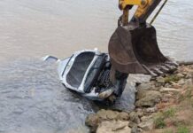 Carro cai em rio e motorista morre afogado em Araquari