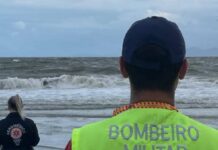 Alexandro segue desaparecido no mar de Penha; buscas retornam