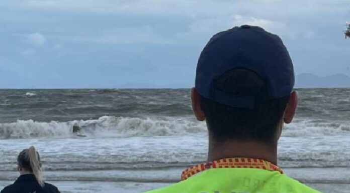 Alexandro segue desaparecido no mar de Penha; buscas retornam