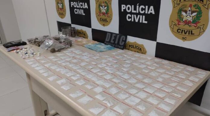 VIDEO Mãe e filho são presos com cerca de 50 kg de drogas em Bombinhas