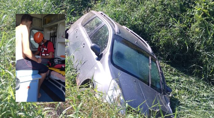 Carro sai da pista na rodovia Transbeto em Penha