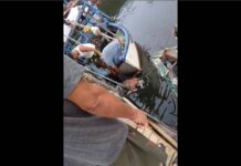 VÍDEO CHOCANTE Corpo de homem assassinado é achado no rio em Penha