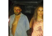 VIDEO CHOCANTE Homem é arrancado da viatura e espancado até a morte por moradores