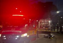 Condutor de scooter morre atropelado por caminhão em Itapema