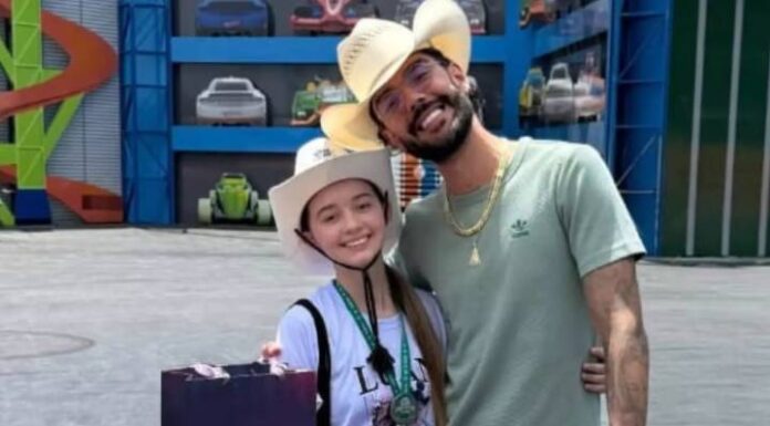 Adolescente de Pomerode fã de Luan Pereira curte aniversário com o ídolo no Beto Carrero