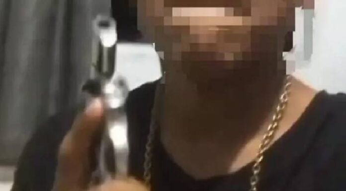 Adolescente que ostentava armas, dinheiro e drogas na internet é morto pela PM de Balneário Camboriú