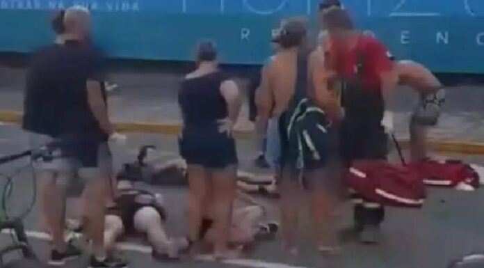 VIDEO Colisão entre scooters elétricas deixa cinco feridos em Barra Velha