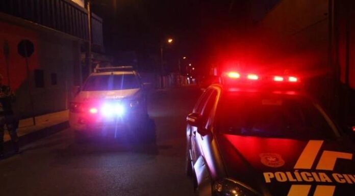Mesmo baleada, mulher toma arma do ex e atira nele quatro vezes em SC