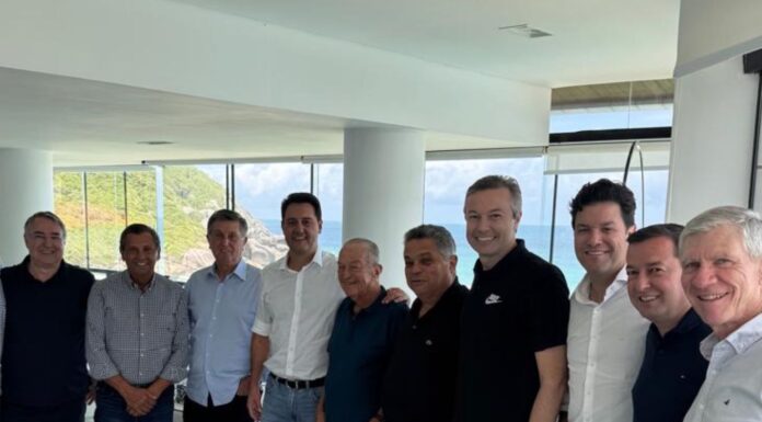 De olho em 2026, Ratinho Júnior se reúne com lideranças do PSD em SC