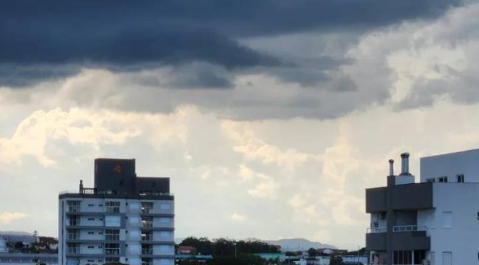 Data para acabar: frente fria promete por fim a onda de calor que afeta SC