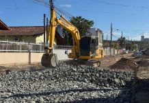 Rua Maria Pinto Santana avança na obra de pavimentação asfáltica