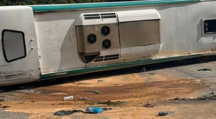 Laudo aponta problemas nos freios de ônibus com destino ao Beto Carrero que tombou na SC-418
