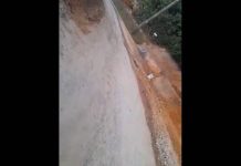 VÍDEO Moradora da Praia Vermelha, em Penha, denuncia estacionamento de pousada em área pública