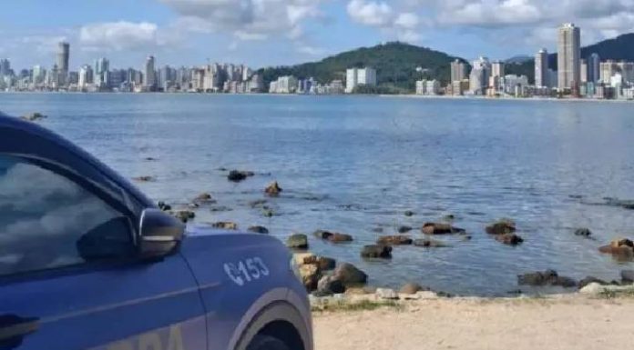 Homem passa a mão nas partes íntimas da mulher e é linchado em Itapema