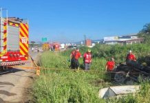 Mulher morre soterrada em capotamento na BR-470 em Navegantes