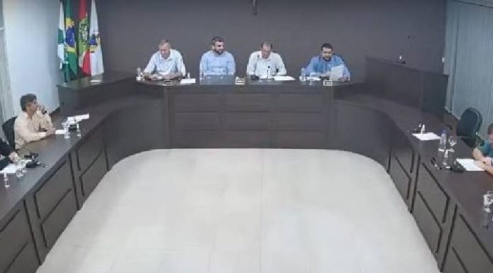 Vereadores aprovam auxílio-alimentação e revoltam moradores de cidade da Grande Florianópolis