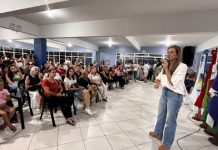 Juliana Pavan assina ordem de serviço para reforma do telhado de escola e anuncia obra de ampliação