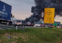 Bombeiros voluntários de Penha atuam no combate a incêndio devastador em Itajaí
