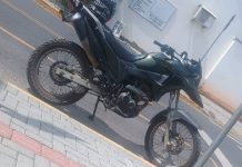 Moto furtada é encontrada abandonada perto do Museu Oceanográfico em Piçarras