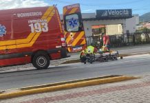 VIDEO Homem cai ao se enroscar em fio solto na Rua Alfredo Brunetti em Penha