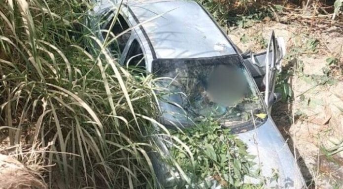 Motorista morre após carro cair dentro de riacho em SC